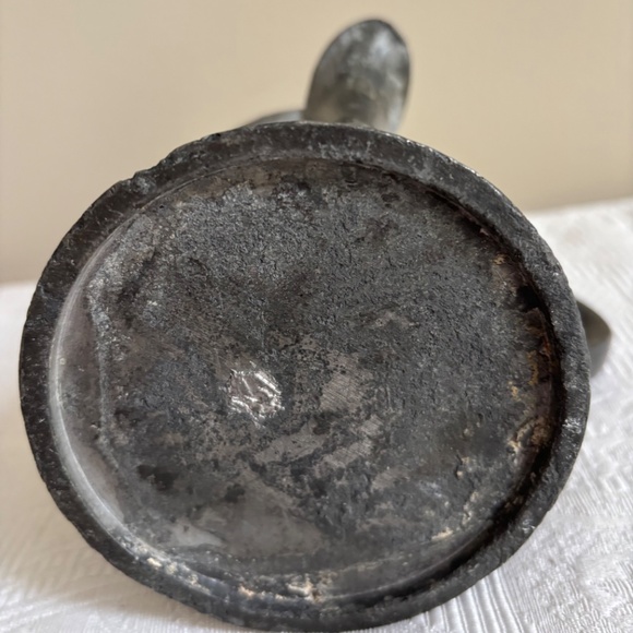 Antique Pewter Pint Tankard with Side Spout - Picture 5 of 7